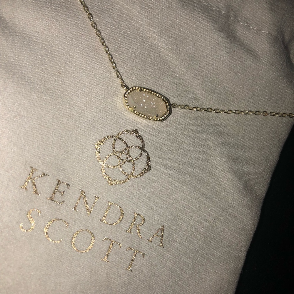 Kendra Scott necklace